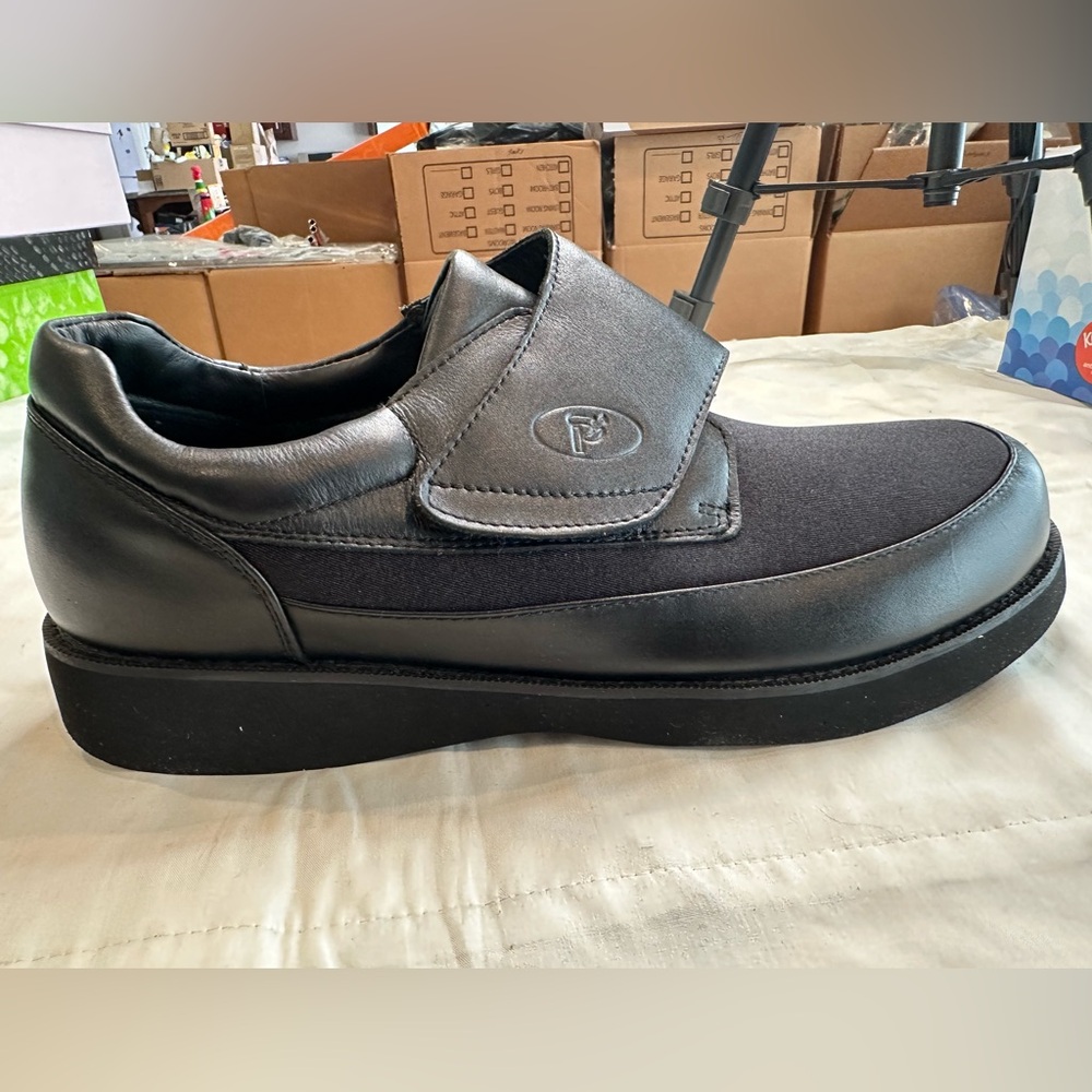 NEW Propet Pedwalker 15 Black Leather and Fabric Loafers, Adjustable strap, 10.5